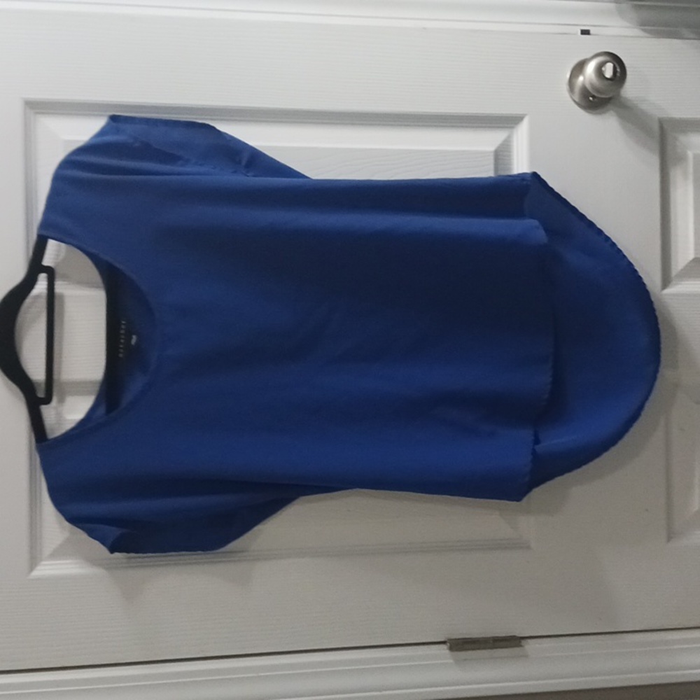 Beautiful Blue Blouse Size Medium 💙 EUC 💙
